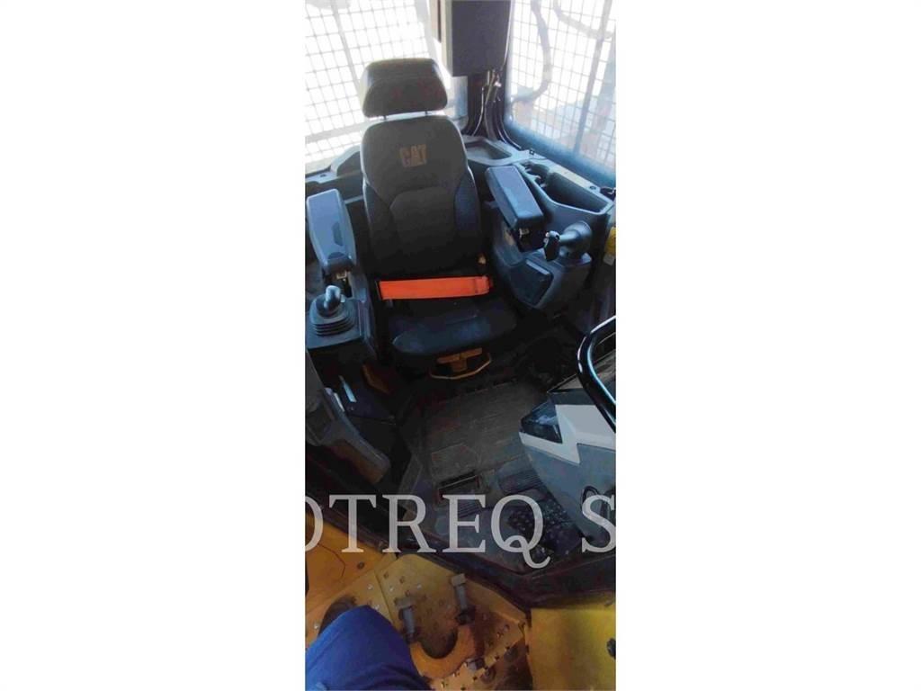 CAT D7 Buldožerji goseničarji