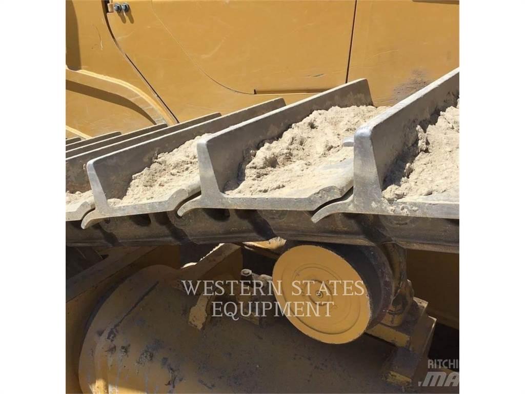 CAT D7 Buldožerji goseničarji