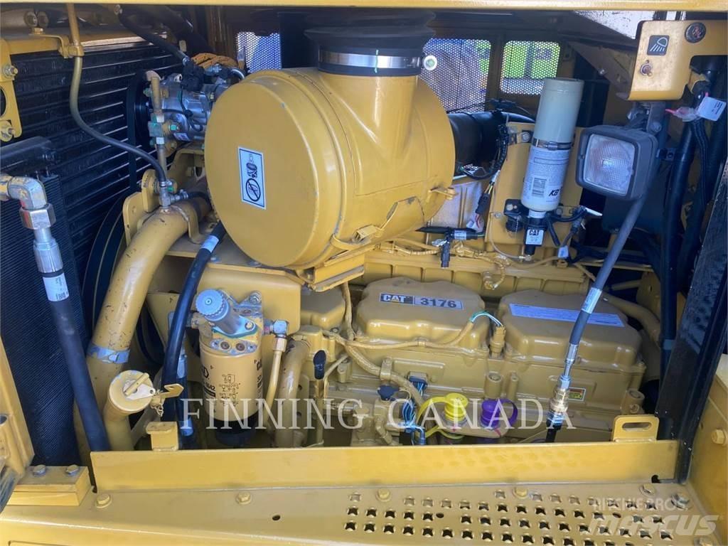 CAT D7R II Buldožerji goseničarji