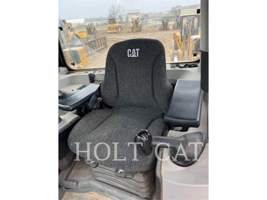 CAT D8 Buldožerji goseničarji