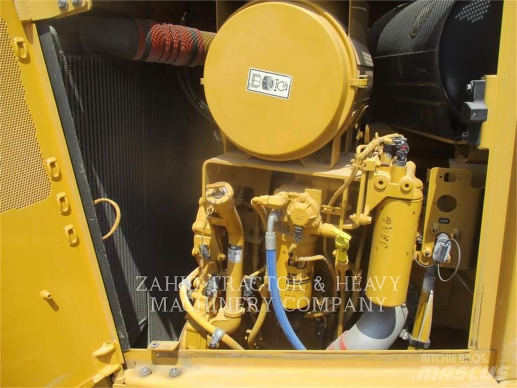 CAT D8T Buldožerji goseničarji