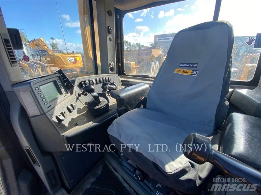 CAT D8T Buldožerji goseničarji