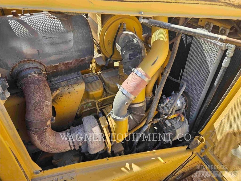 CAT D8T Buldožerji goseničarji