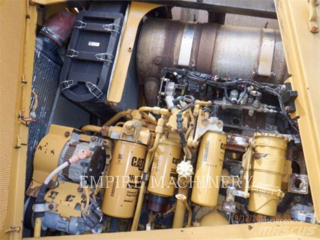 CAT D8T Buldožerji goseničarji