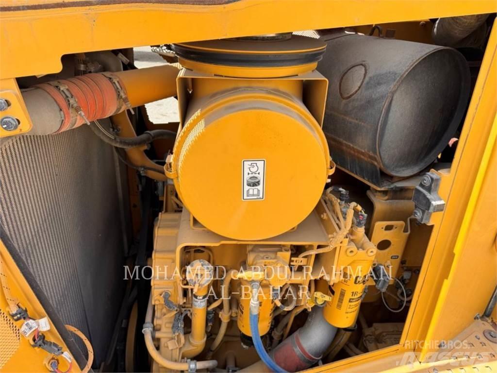 CAT D8T Buldožerji goseničarji