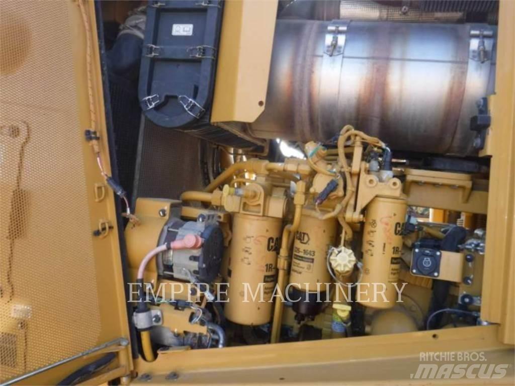 CAT D8T Buldožerji goseničarji