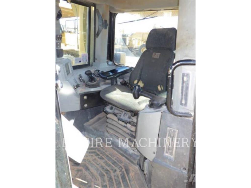 CAT D8T Buldožerji goseničarji