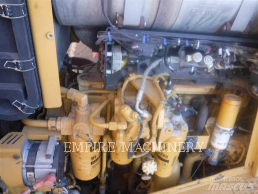 CAT D8T Buldožerji goseničarji