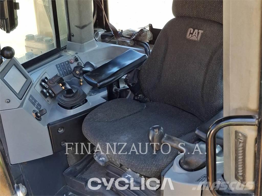 CAT D8T Buldožerji goseničarji