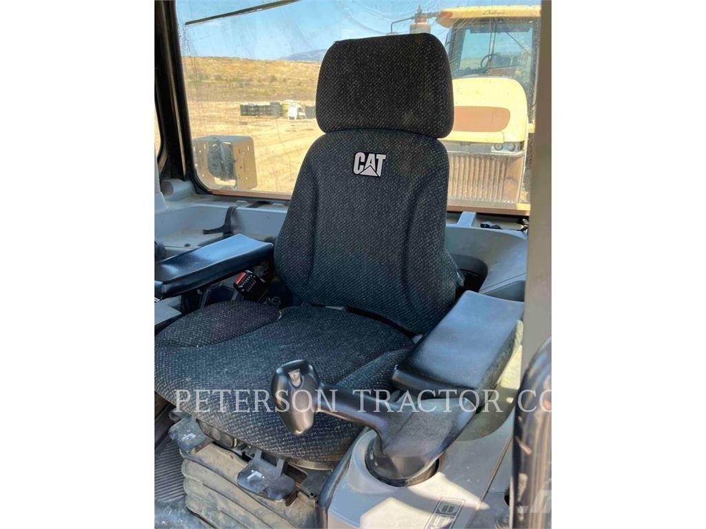 CAT D8T Buldožerji goseničarji