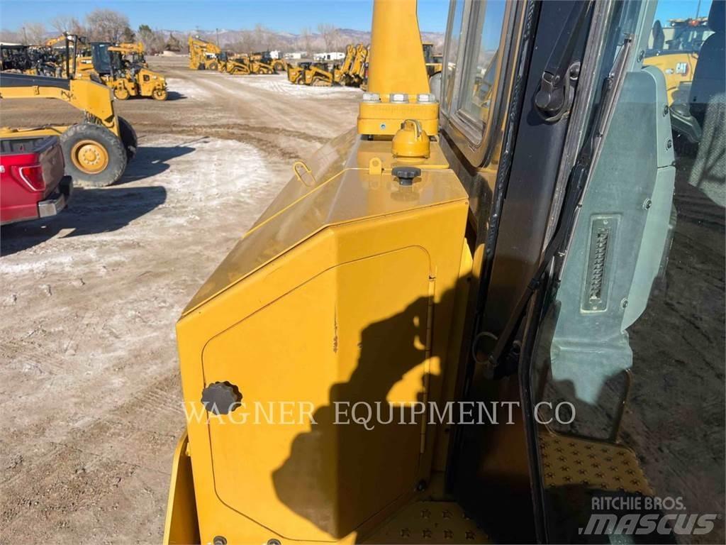 CAT D8T Buldožerji goseničarji