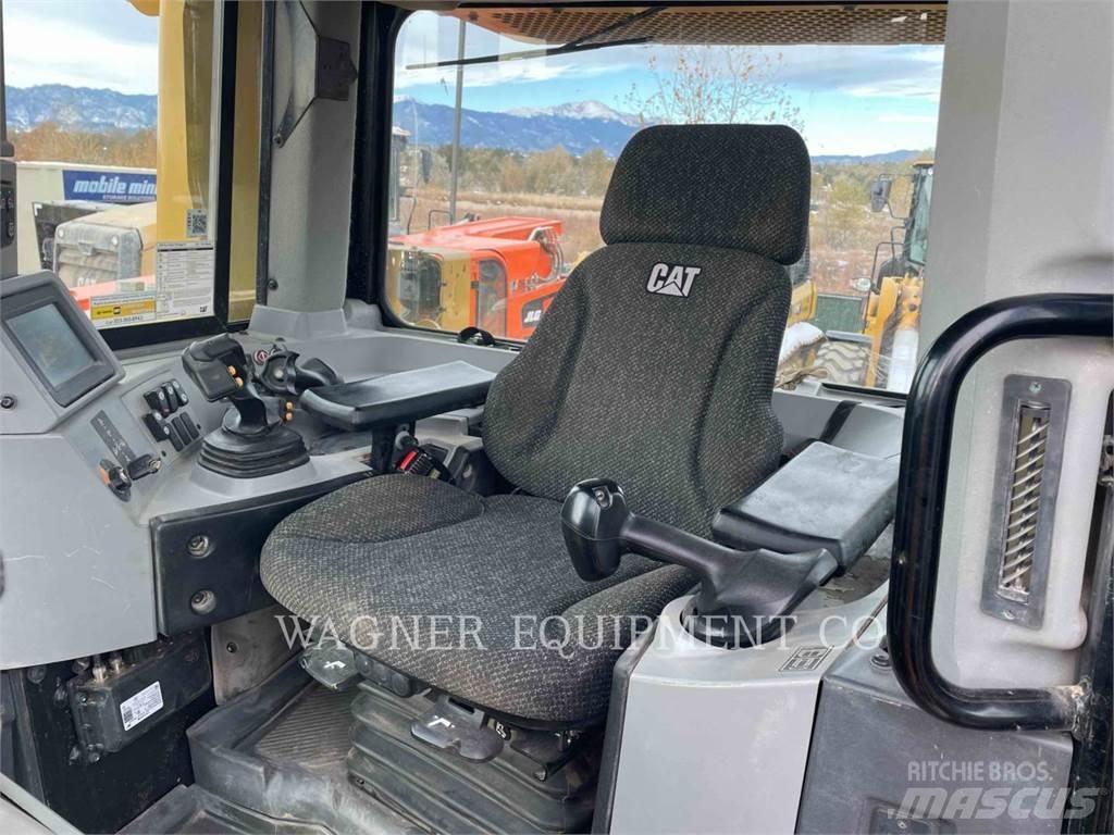 CAT D8T Buldožerji goseničarji