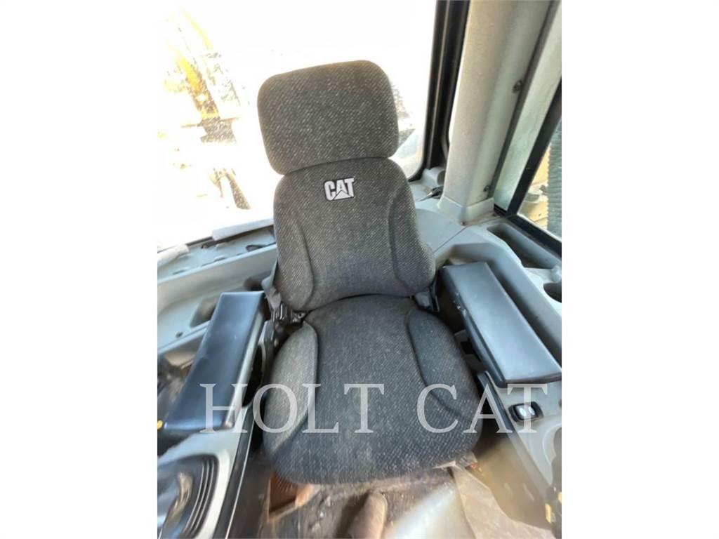CAT D8T Buldožerji goseničarji