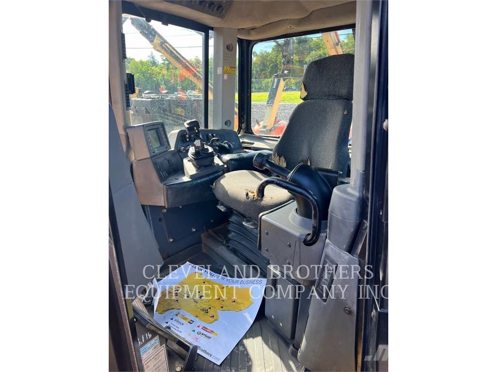 CAT D9T Buldožerji goseničarji