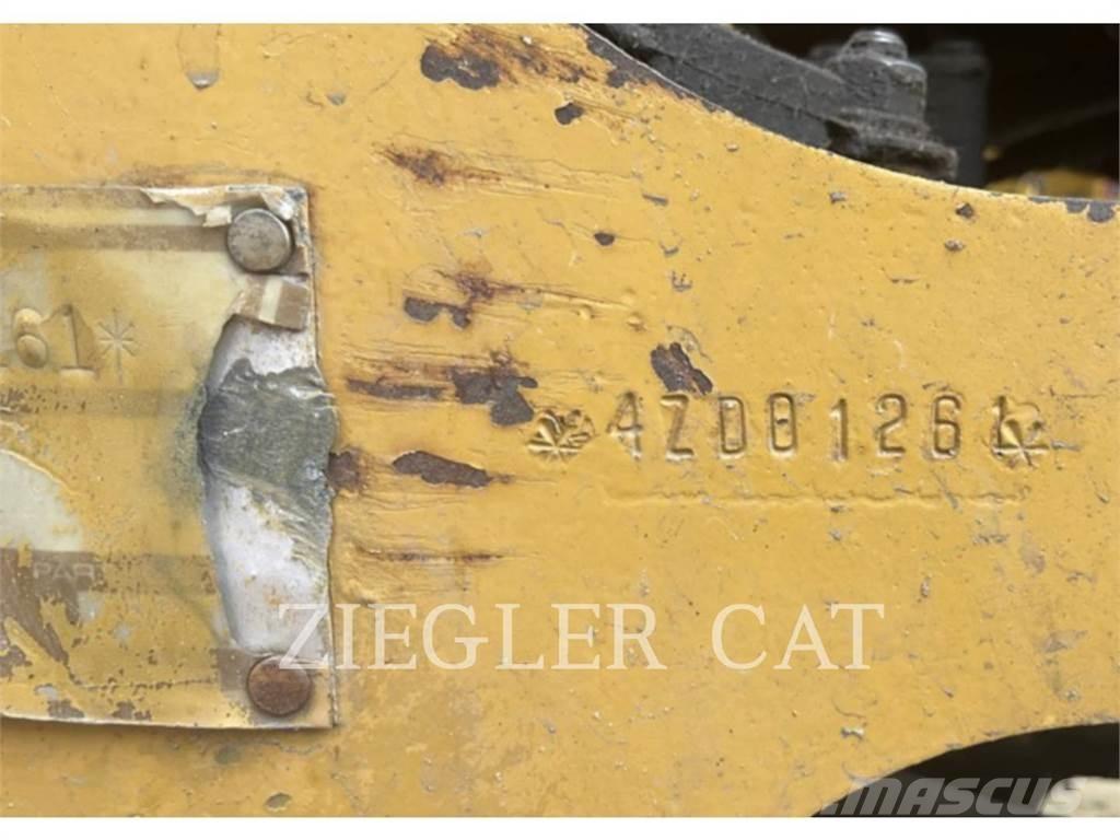 CAT IT18B Kolesni nakladalci