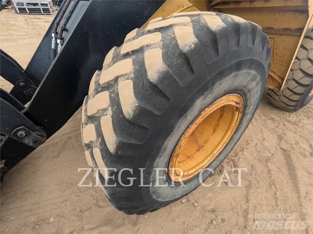 CAT IT38G Kolesni nakladalci