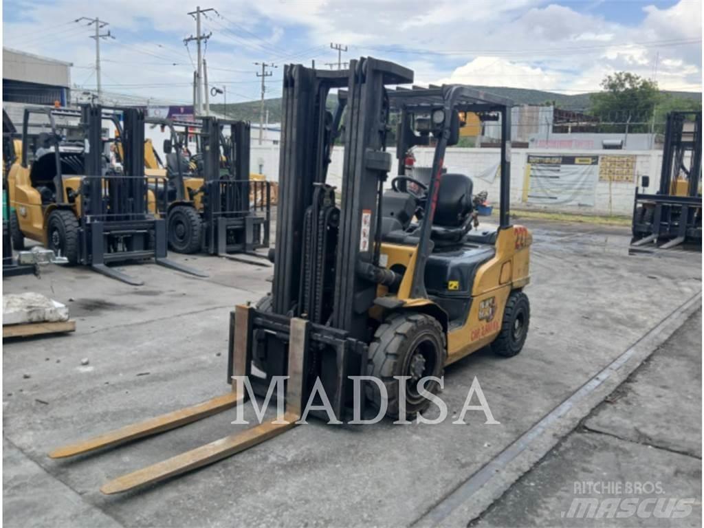 CAT LIFT TRUCKS DP30NM Dizelski viličarji