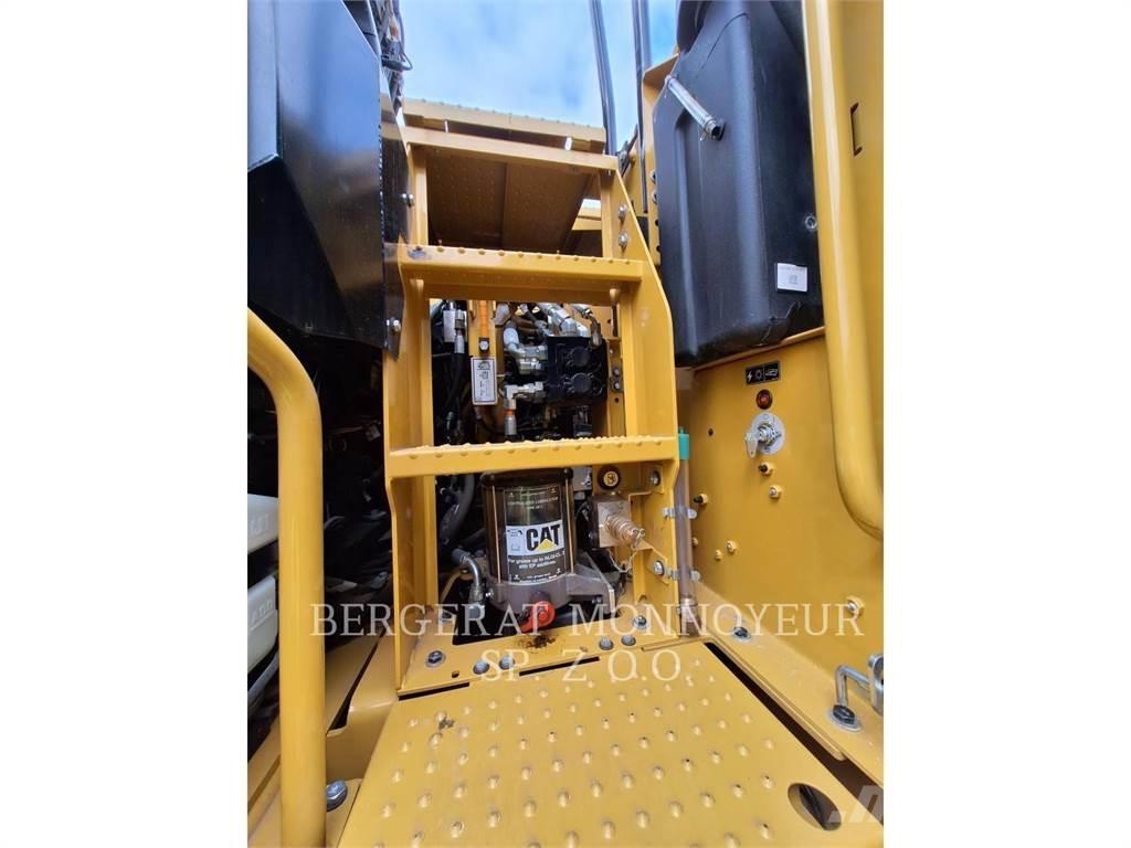 CAT M 314 Bagri na kolesih