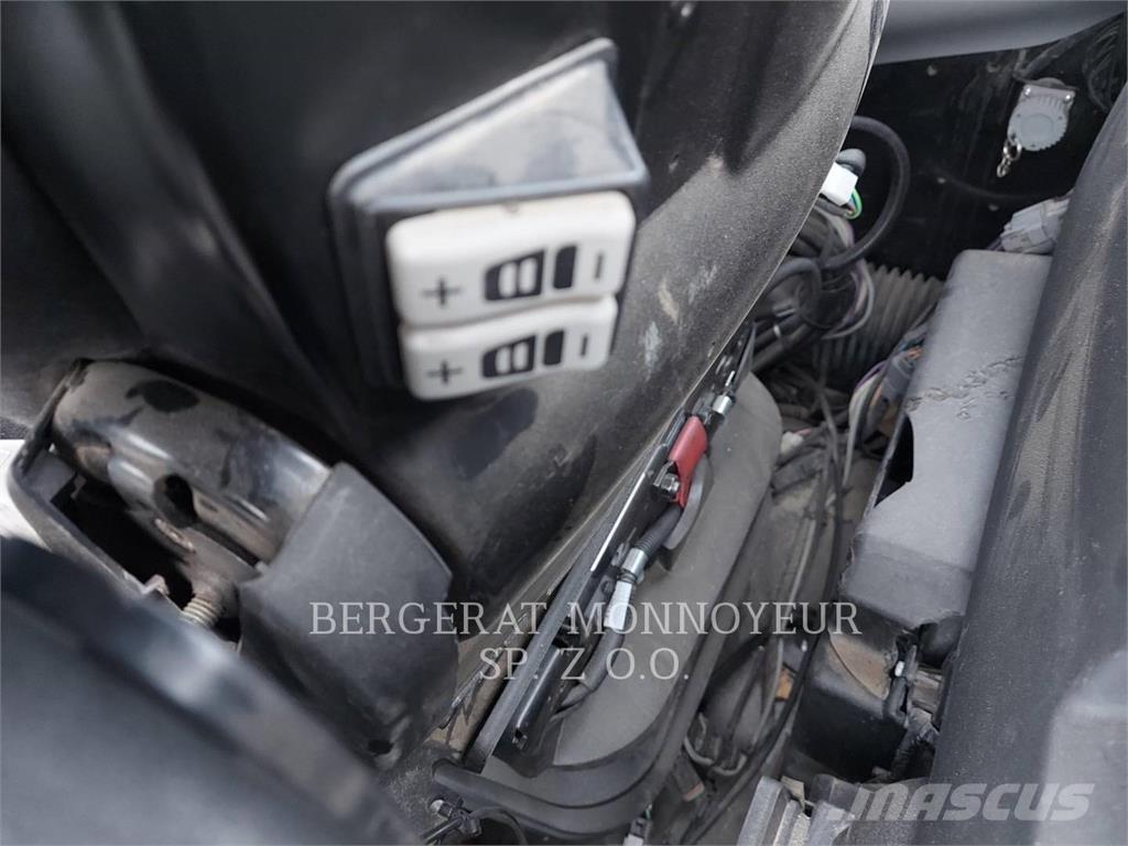 CAT M313D Bagri na kolesih