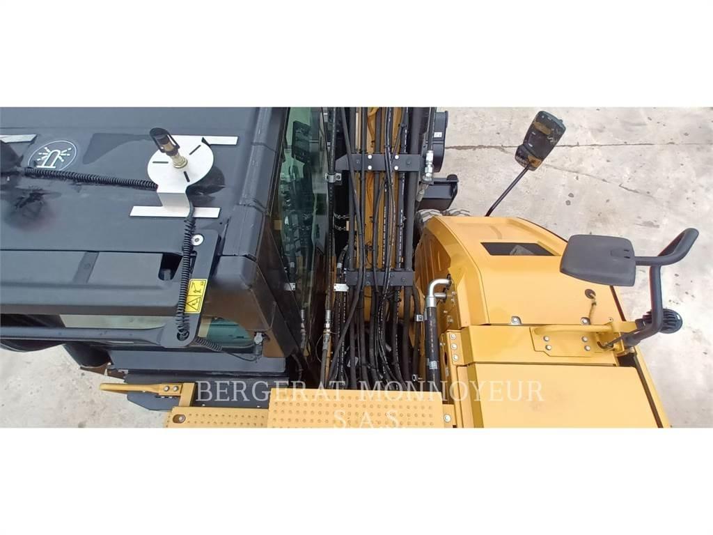 CAT M314 Bagri na kolesih