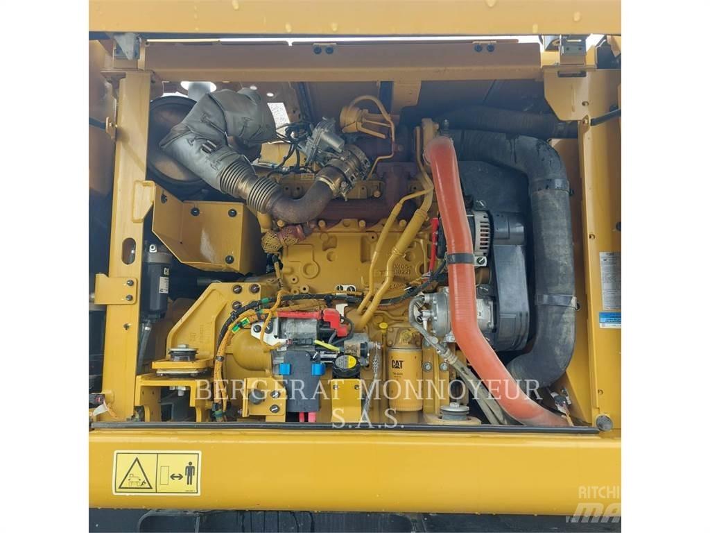 CAT M315 Bagri na kolesih