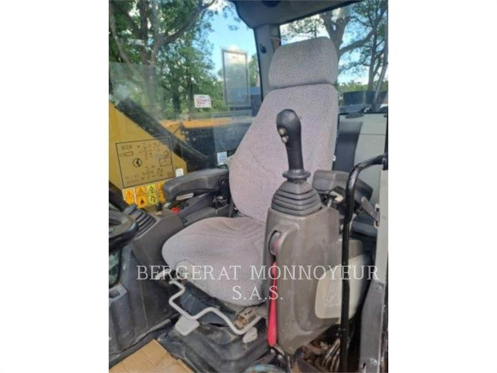 CAT M315F IVC Bagri na kolesih