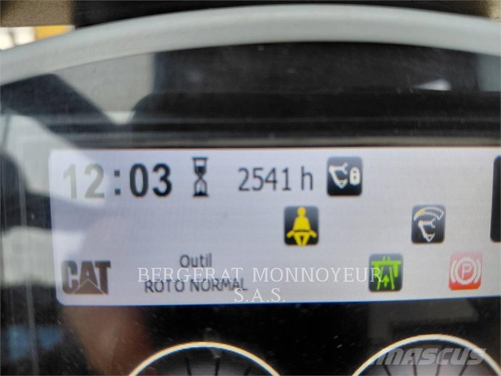 CAT M315F IVC Bagri na kolesih