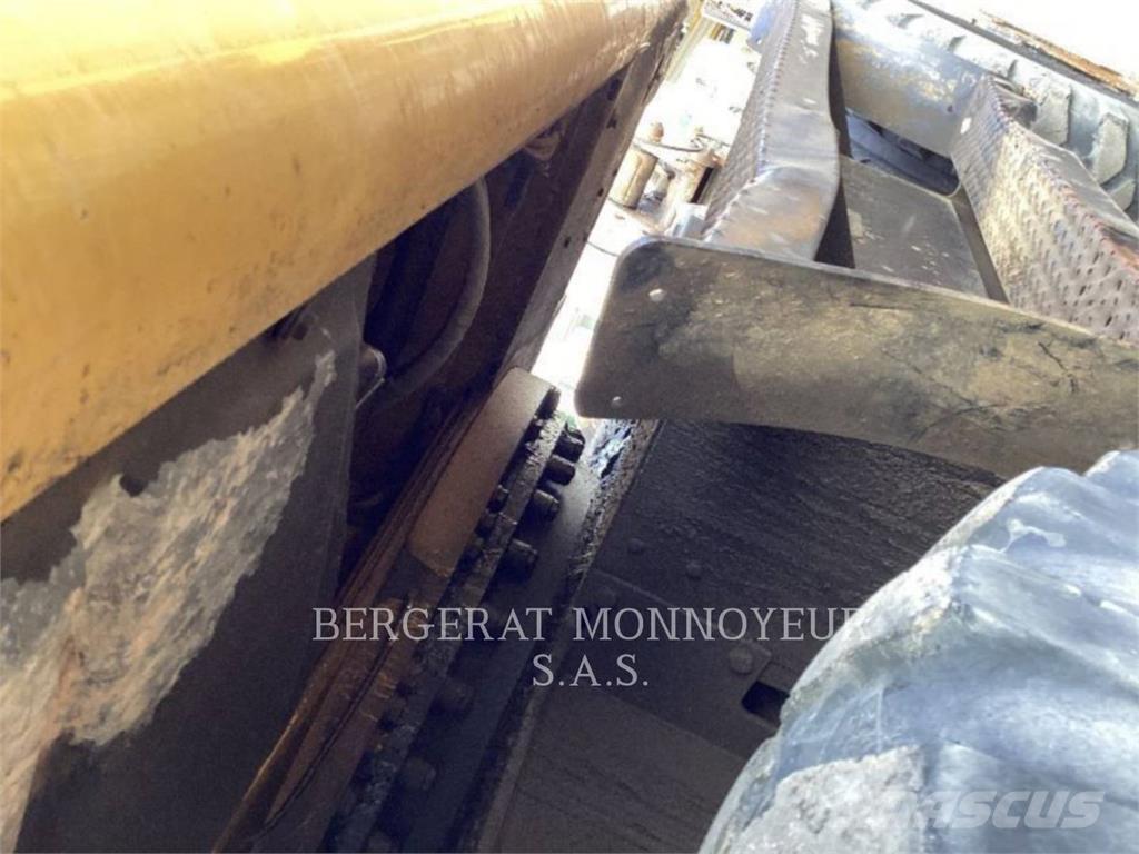 CAT M316D Bagri na kolesih