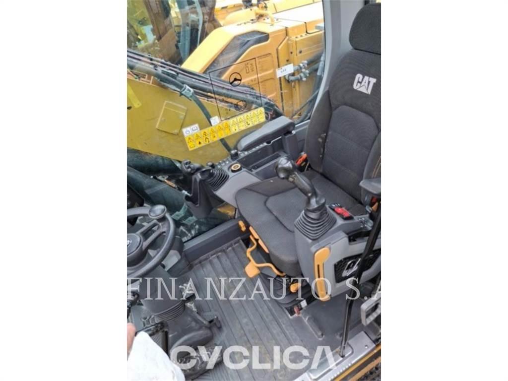 CAT M318 Bagri na kolesih