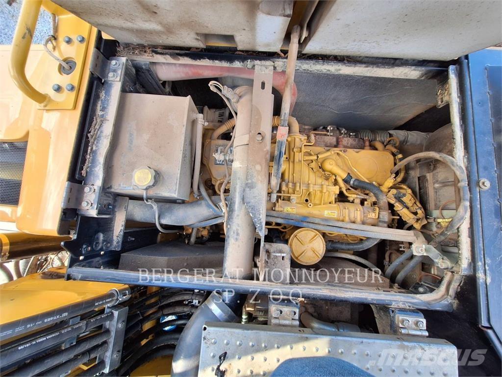 CAT M318F Bagri na kolesih