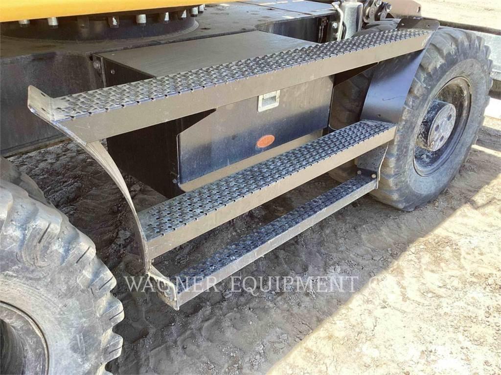 CAT M318F Bagri na kolesih