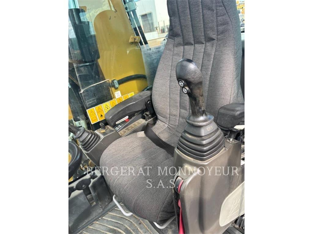 CAT M318F IVC Bagri na kolesih