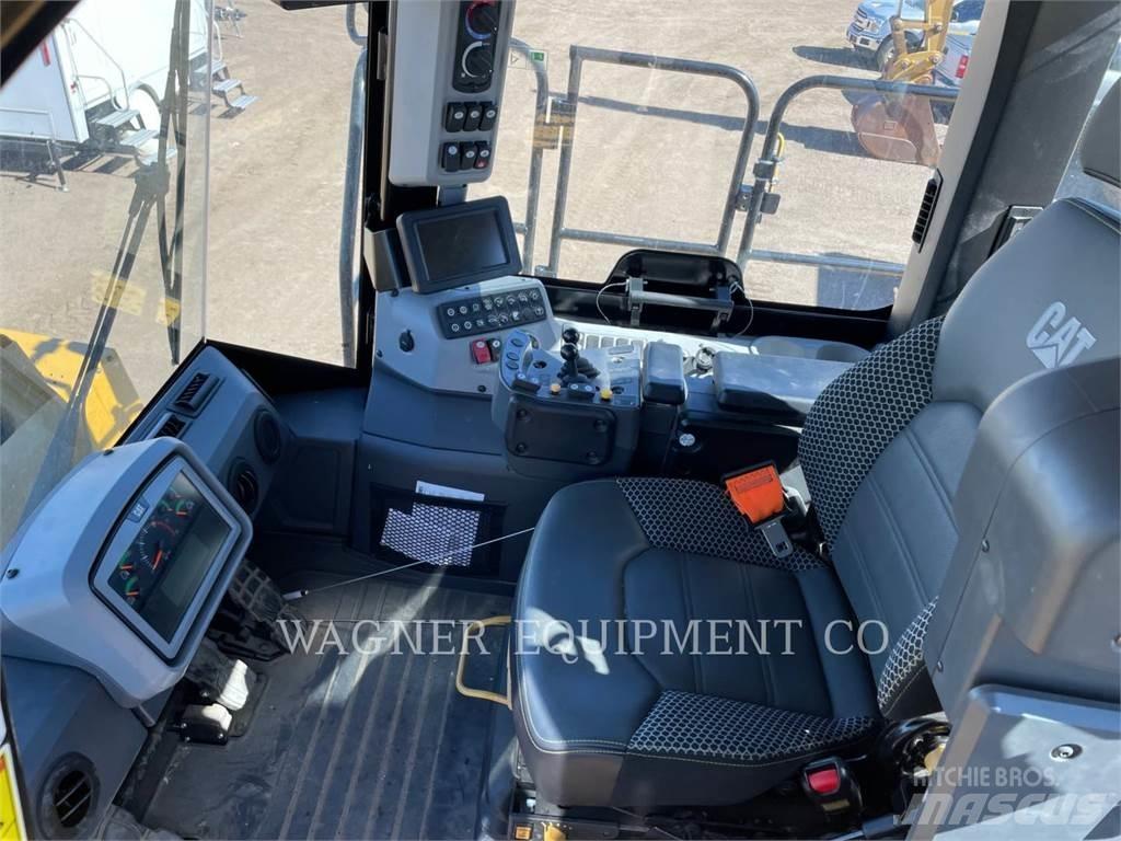 CAT M320F Bagri na kolesih