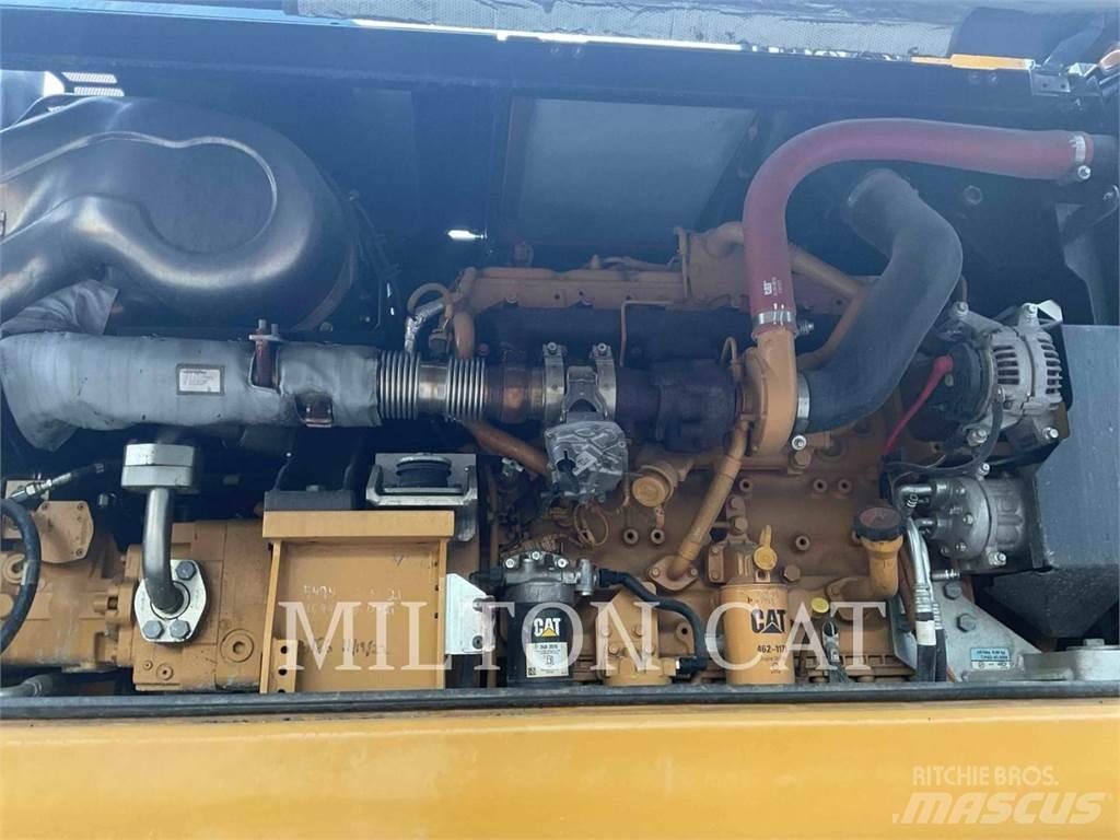 CAT M320F Bagri na kolesih