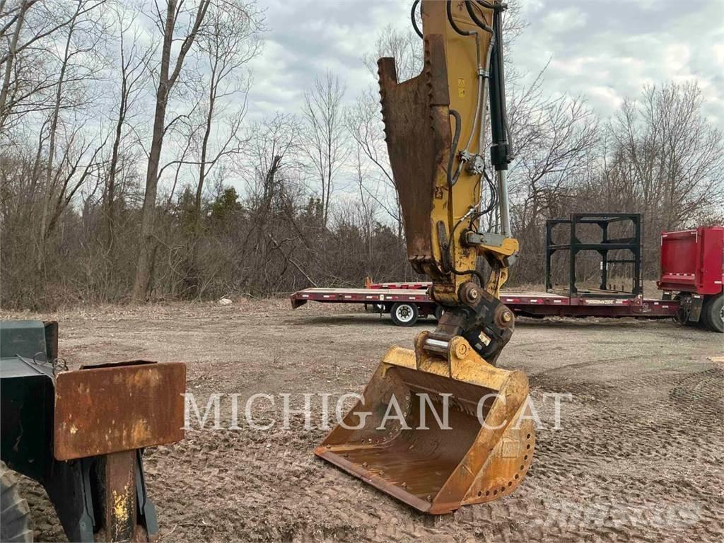CAT M320F PMTQ Bagri na kolesih