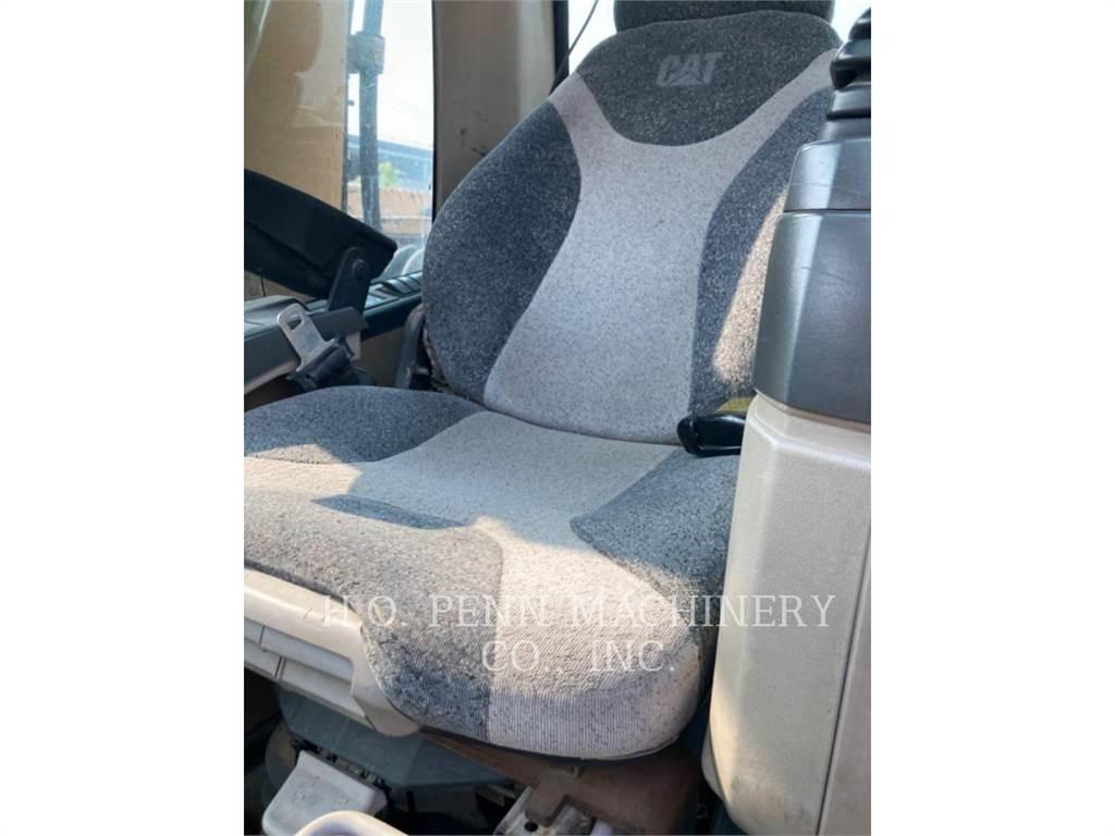 CAT M322C Bagri na kolesih