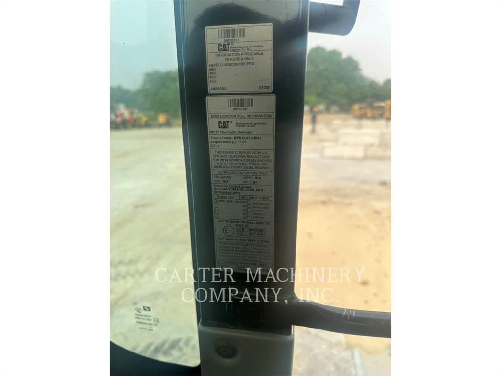 CAT M322F Bagri na kolesih
