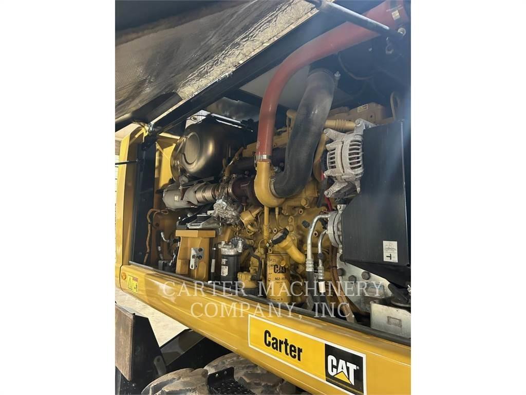 CAT M322F Bagri na kolesih