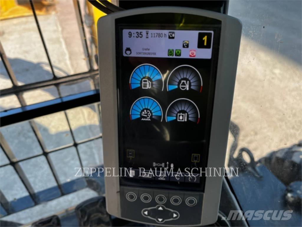 CAT M322F Bagri na kolesih