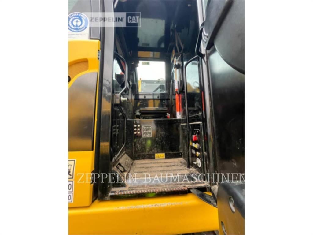CAT M323F Bagri na kolesih