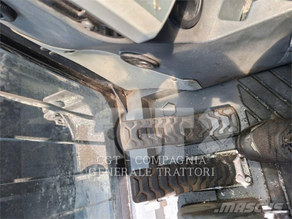 CAT MH 3024 Bagri na kolesih