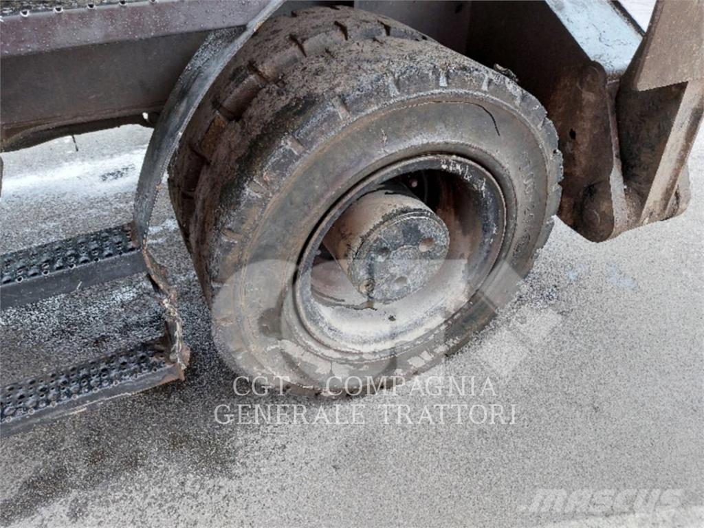 CAT MH3022 Bagri na kolesih