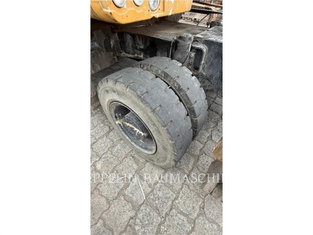 CAT MH3022-06C Rušilni bagri