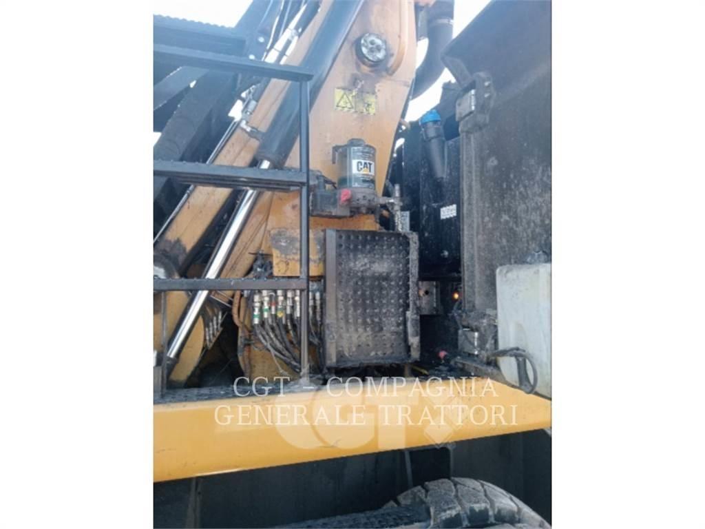 CAT MH3024 Bagri na kolesih