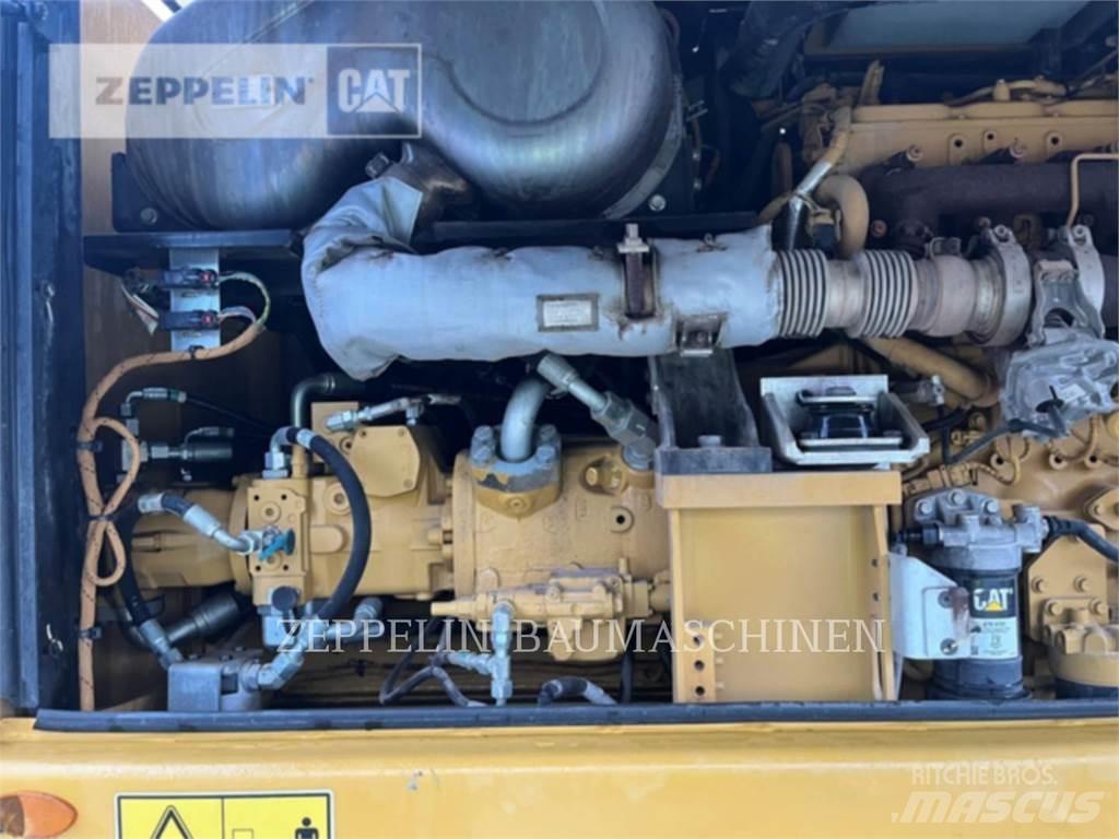 CAT MH3024 Rušilni bagri