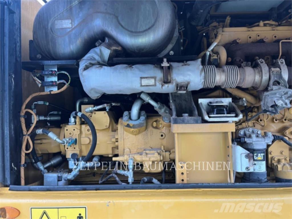 CAT MH3024 Rušilni bagri