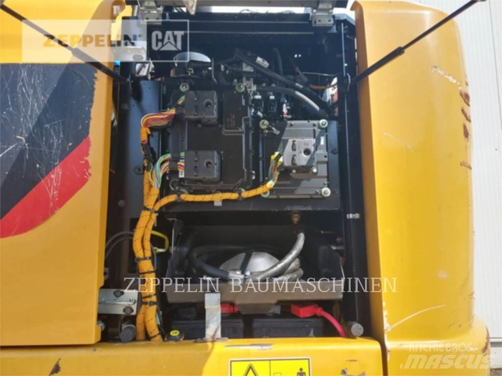 CAT MH3024-06C Rušilni bagri