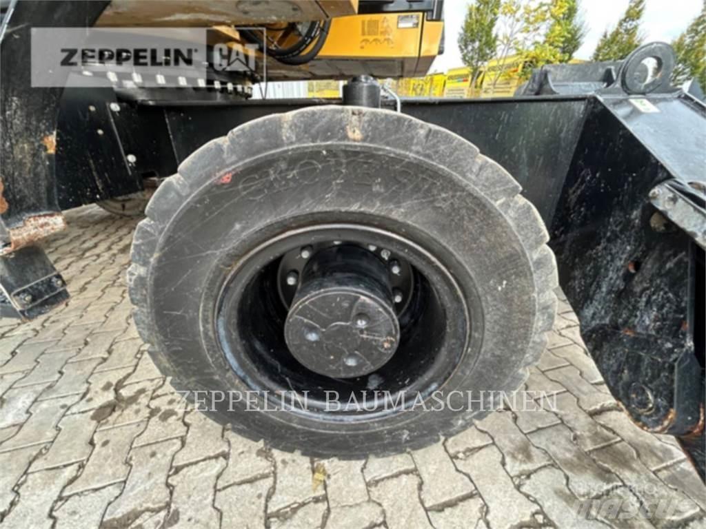 CAT MH3024-06C Rušilni bagri