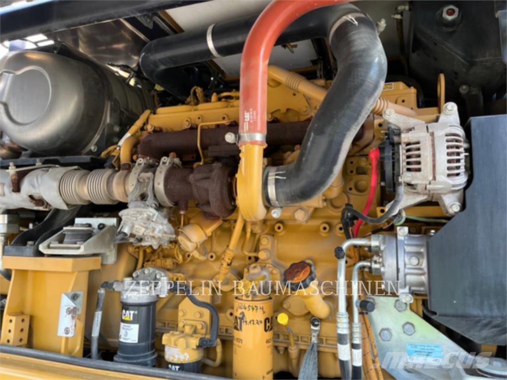 CAT MH3024-06C Rušilni bagri