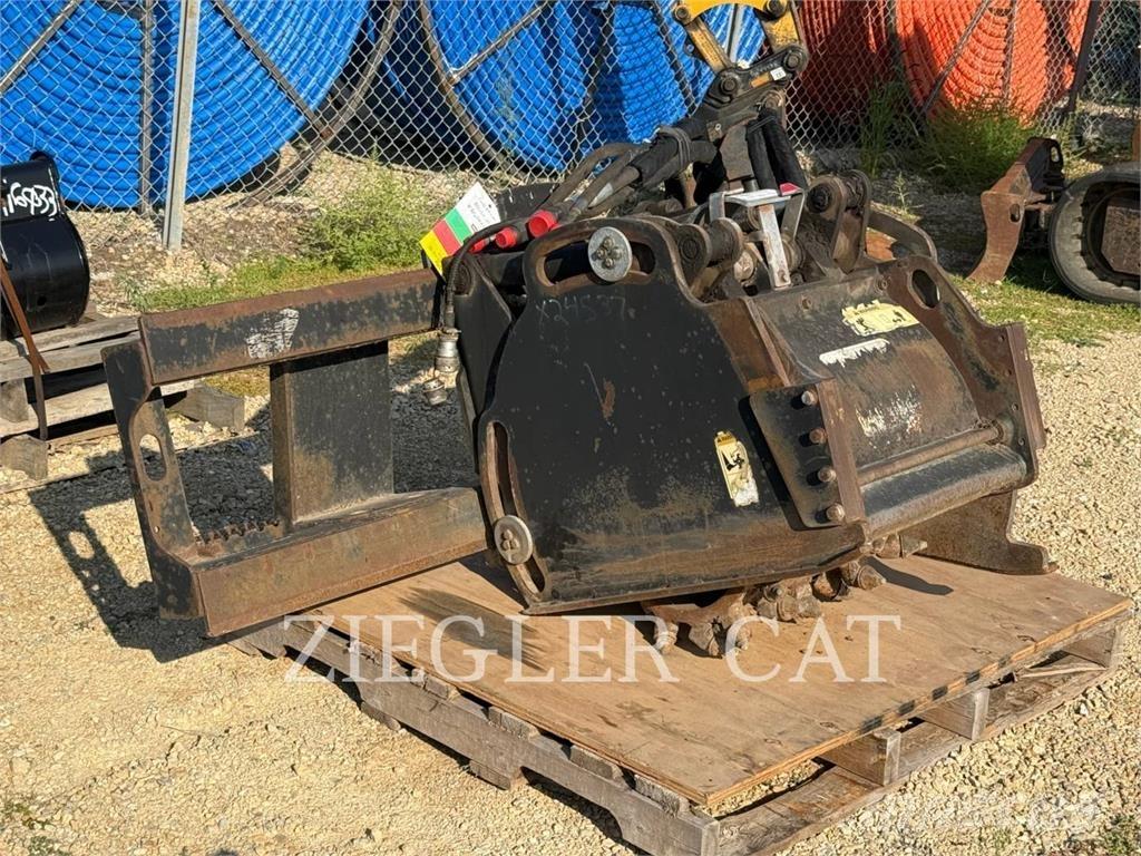CAT PC205 Skid steer mini nakladalci